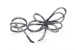 Colette-18-kblack-gold-two-finger-bow-ring-with-black-white-diamonds