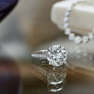 De-Beers-Old-Bond-Street-Round-Diamond-Iconic-Ring-London-Jewellery
