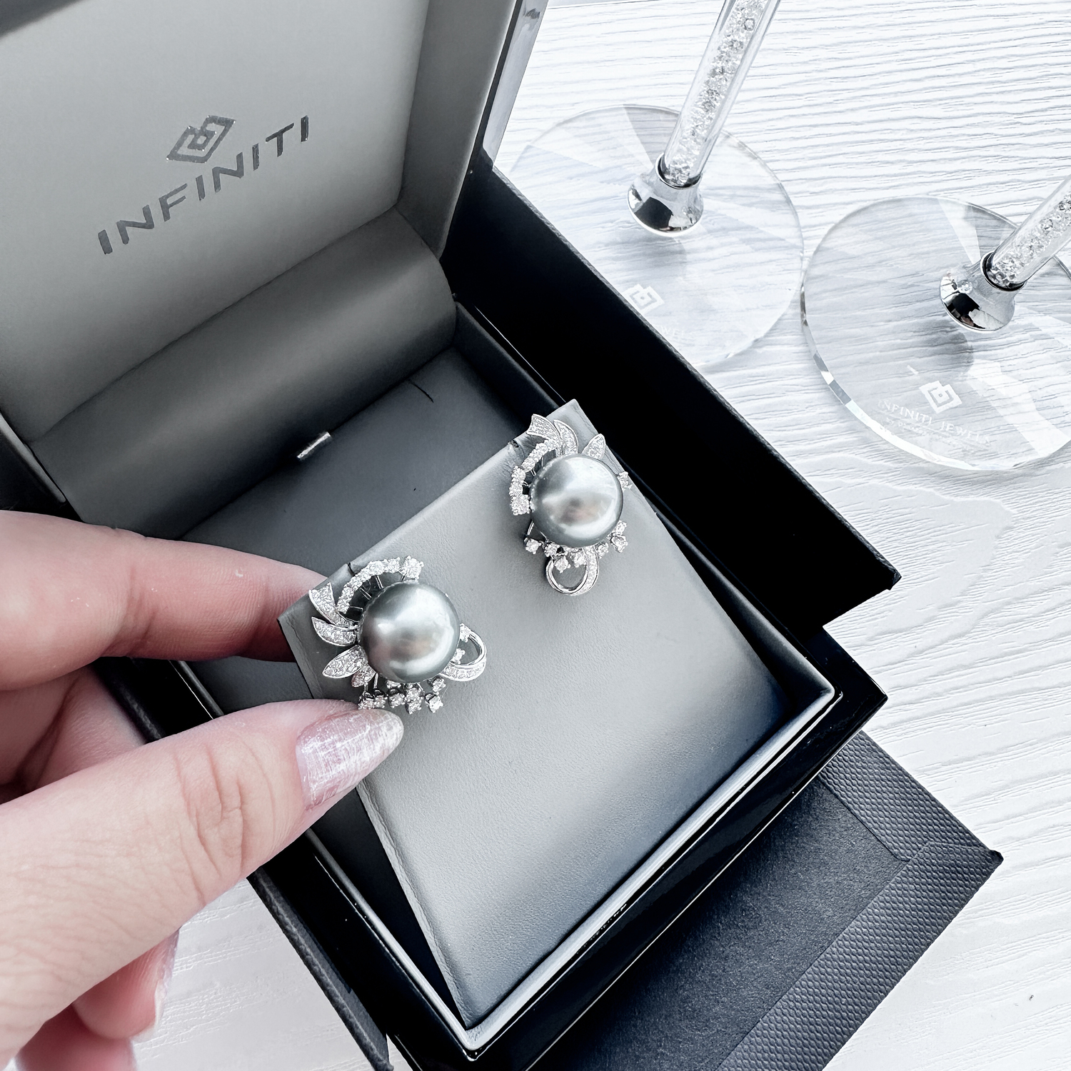 EXPRESS INTIMATE BONDS WITH BESPOKE, CUSTOM JEWELLERY