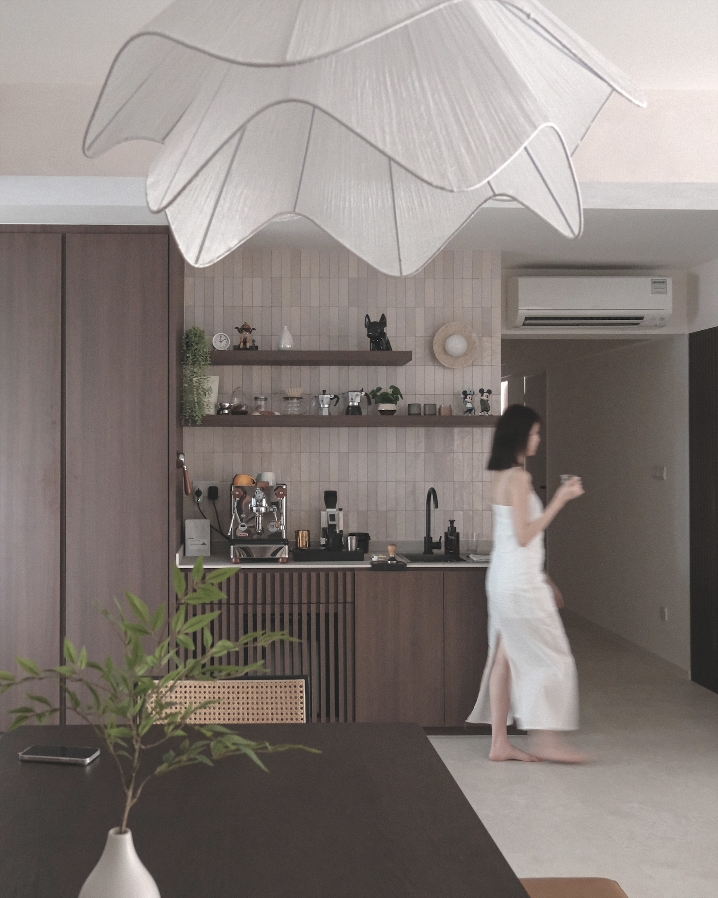 A RARE VERSATILE EXECUTIVE APARTMENT HOME