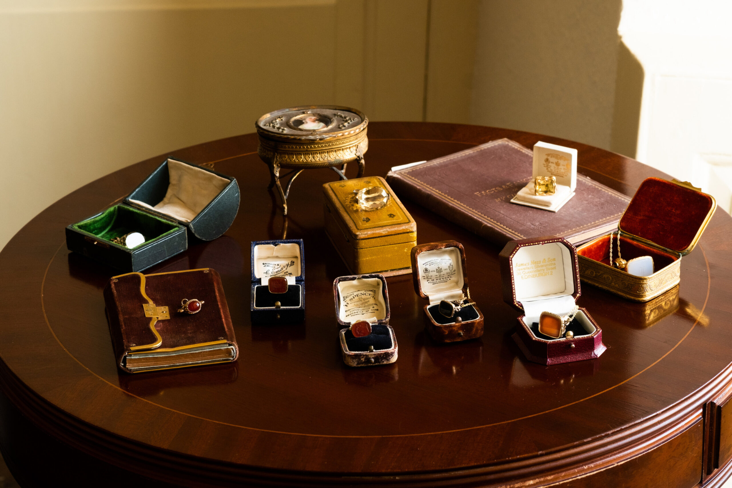 JANE FLEUR STRANG RE-TELLS STORIES OF VINTAGE JEWELLERY FOR A NEW AUDIENCE